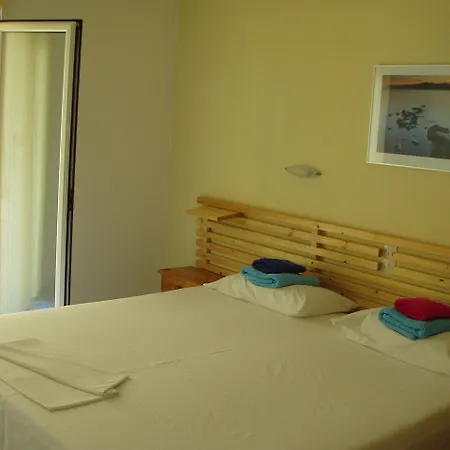 Aparthotel Kavourakia 2*