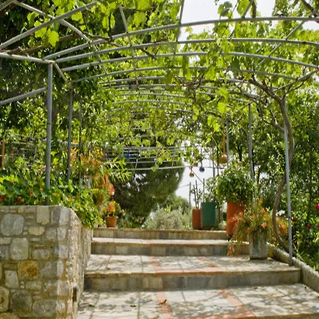 Апарт-отель Kavourakia